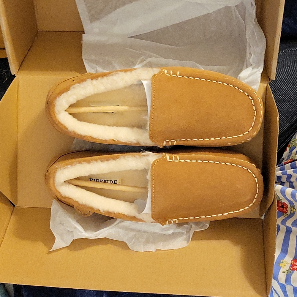 NIB Leather Dearfoams Fireside Suede Moccasin Slippers Shearling Inner